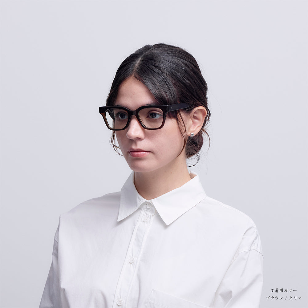 aim-Liquid-brcl_モデル着用正面_伊達メガネ_ブラウン/クリア_ウェリントン