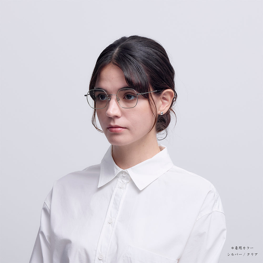 aim-kamuy-sicl_モデル着用斜め_伊達メガネ_シルバー/クリア_ヘキサゴン