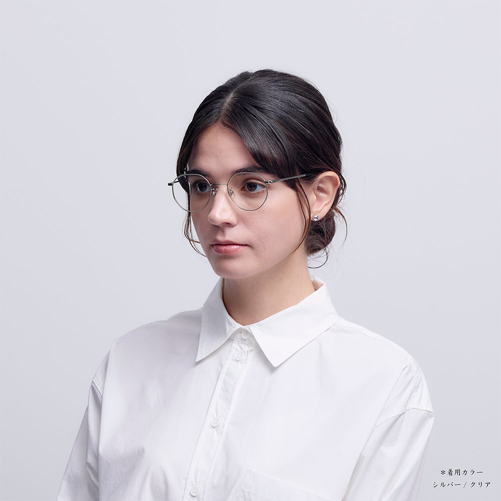 aim-subaru-sicl_モデル着用斜め_伊達メガネ_シルバー/クリア_クラウンパント